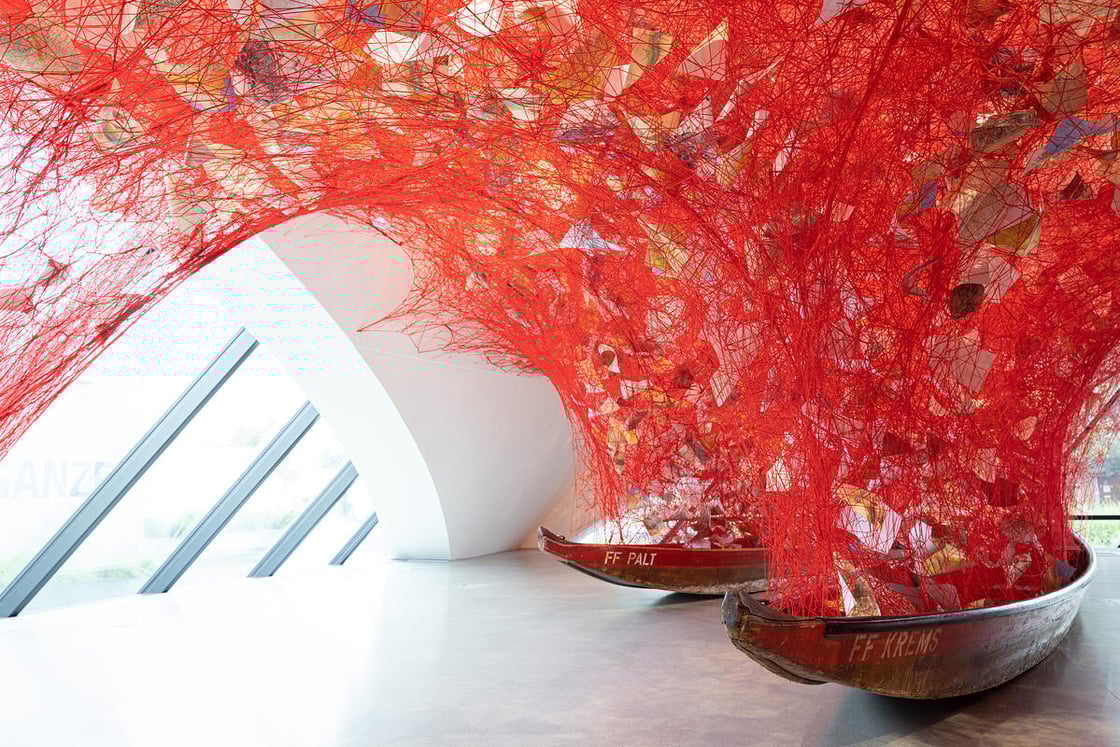 Chiharu Shiota in der Landesgalerie Niederösterreich